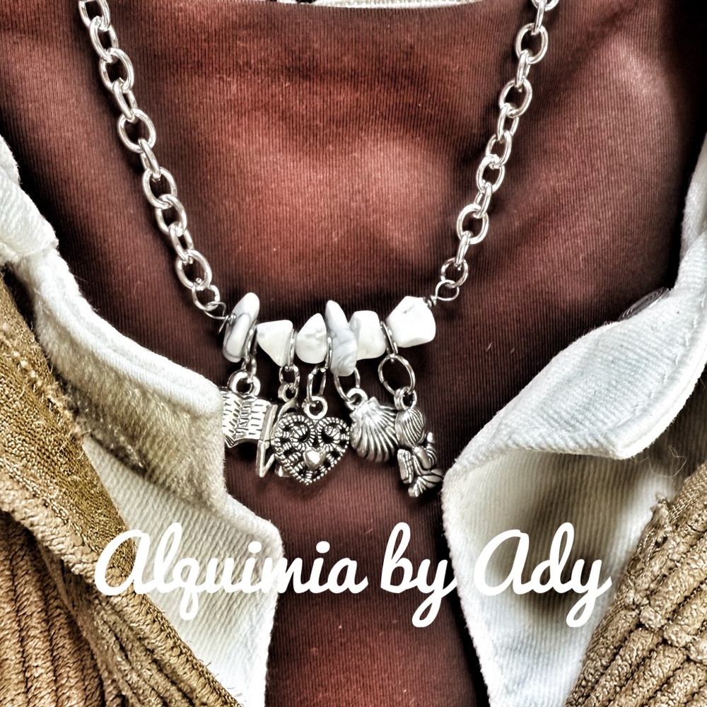 Maximalist silver howlite charms necklace - Picture 2 of 3
